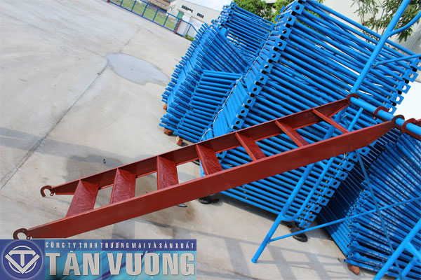 Thang leo giàn giáo